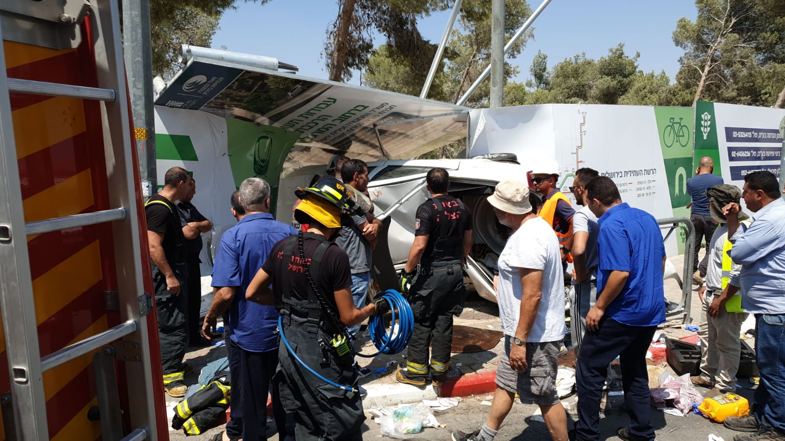 כוחות ההצלה במקום. צילום: כבאות והצלה במחוז ירושלים