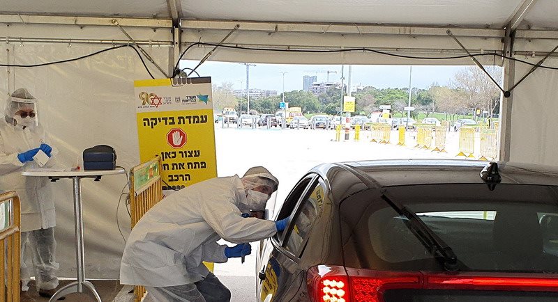 בדיקה במתחם &#39;היבדק וסע&#39; של מגן דוד אדום. צילום: דוברות מד&quot;א