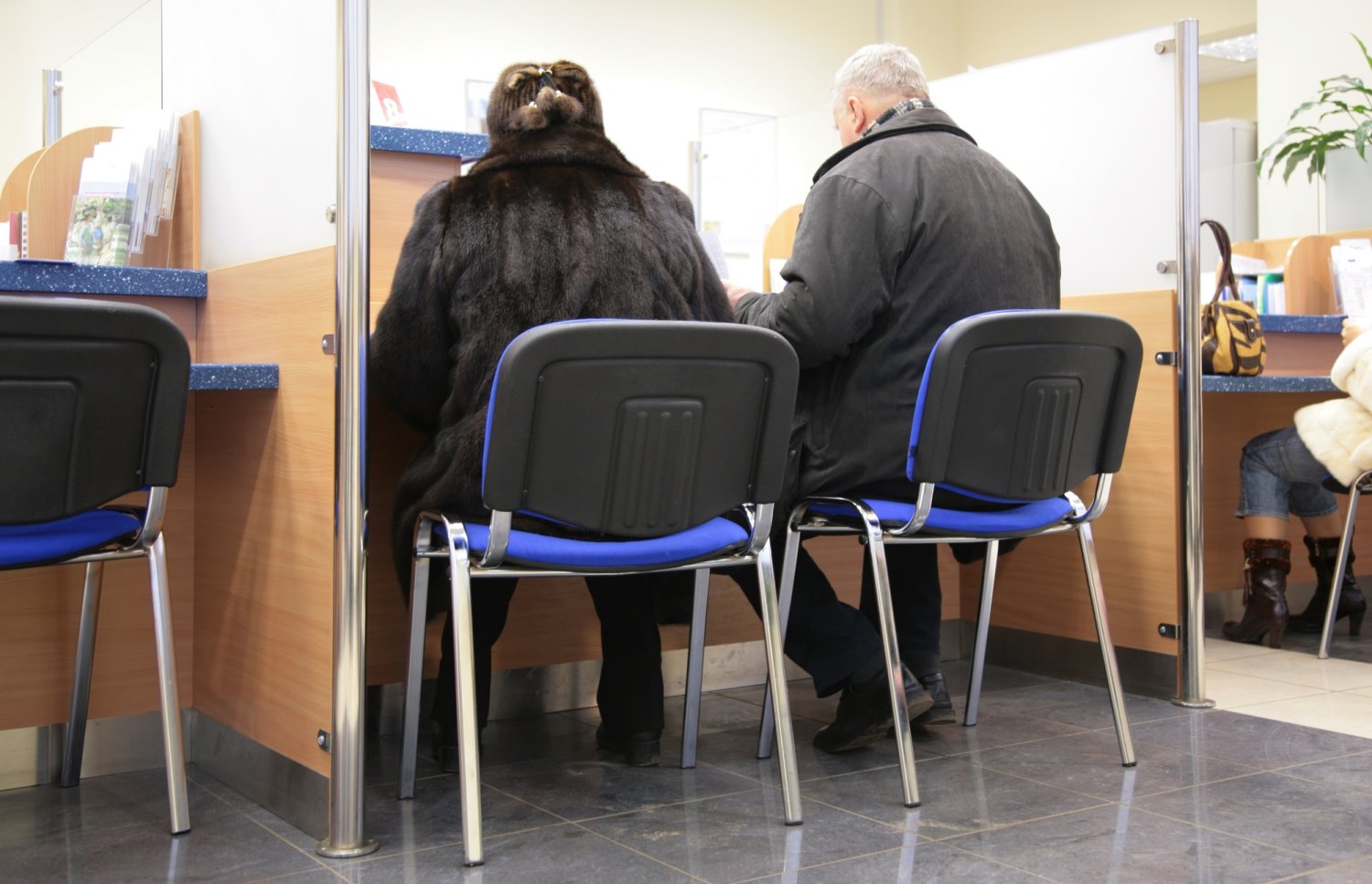 ממתינים לחסדי הבנק ממתינים לחסדי הבנק