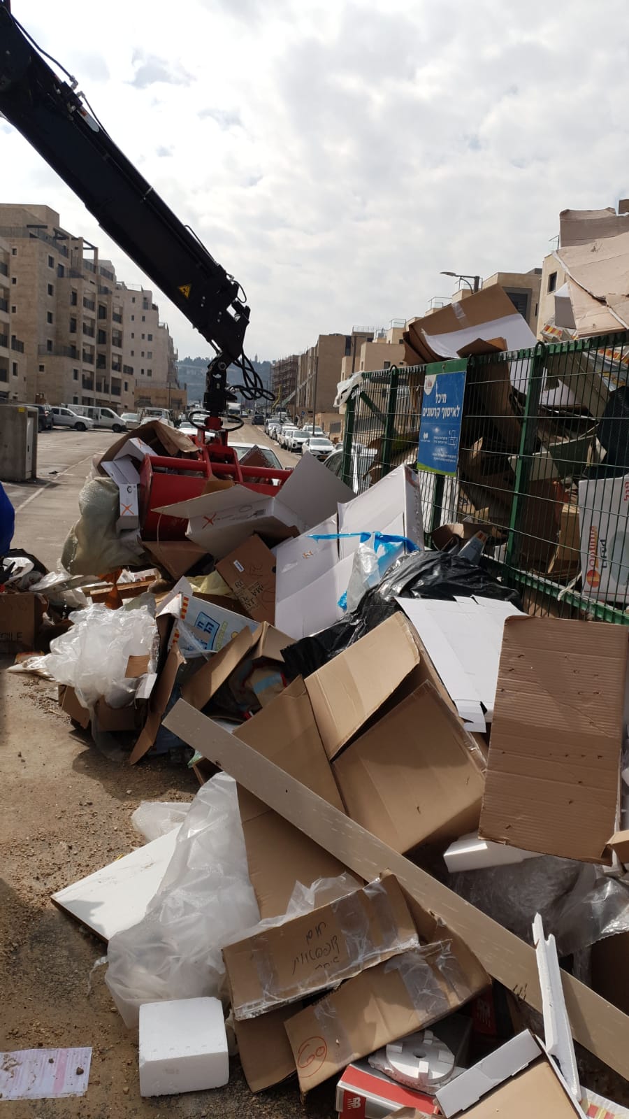 פינוי גרוטאות. צילום: דוברות עיריית ירושלים