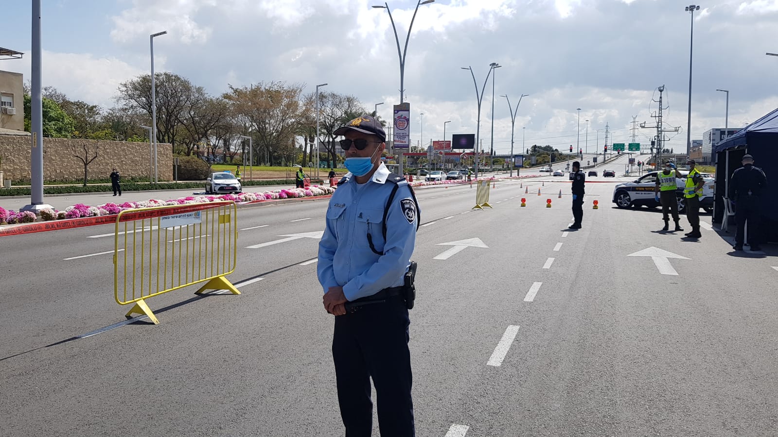 מחסומים ביציאה הדרומית. צילום: עופר אשטוקר