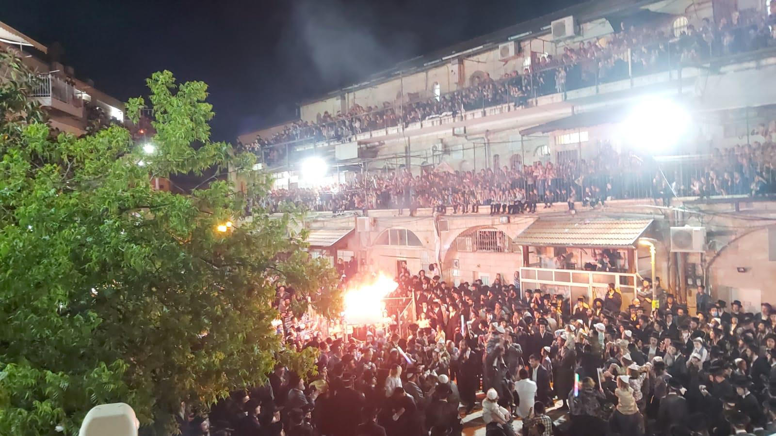 מדורות שהודלקו בשכונת מאה שערים בירושלים מדורות שהודלקו בשכונת מאה שערים בירושלים