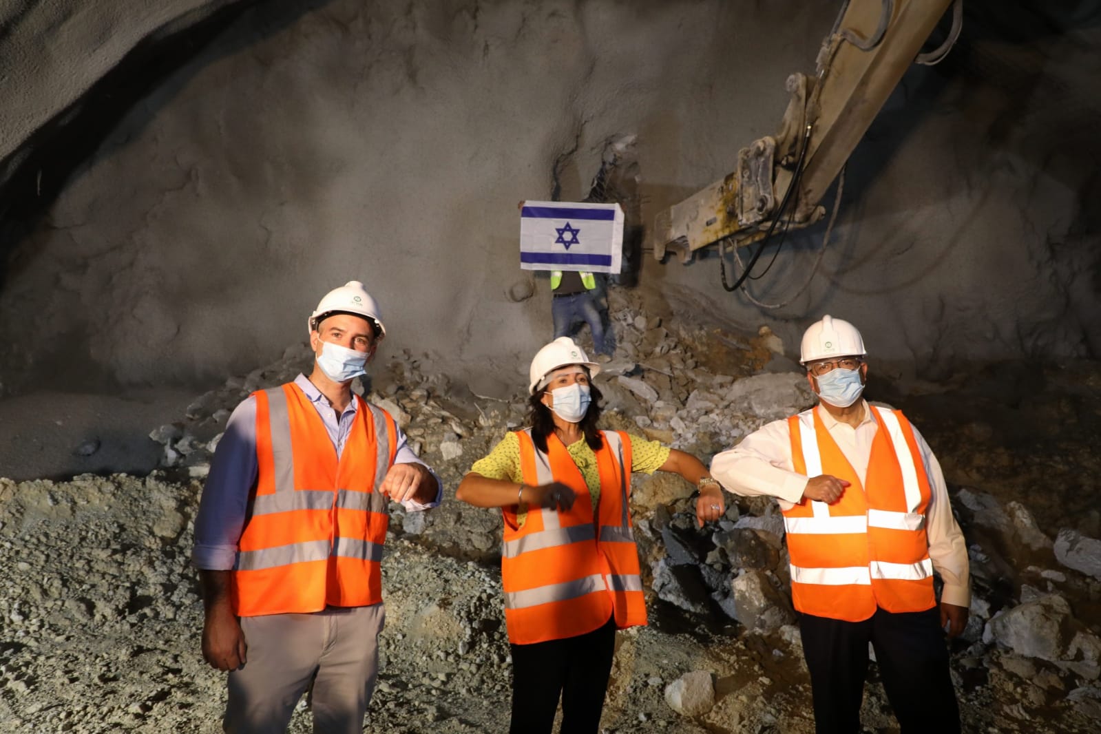ראש העיר ירושלים משה ליאון, שרת התחבורה מירי רגב ומנכ"ל חברת מוריה גלעד בר-אדון. צילום: ששון תירם ראש העיר ירושלים משה ליאון, שרת התחבורה מירי רגב ומנכ"ל חברת מוריה גלעד בר-אדון. צילום: ששון תירם