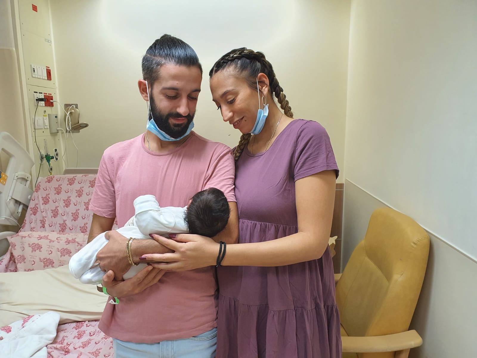 ורן ורפאל פז עם בנם. קרדיט: דוברות שערי צדק. ורן ורפאל פז עם בנם. קרדיט: דוברות שערי צדק.