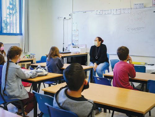 תלמידים בבית הספר. צילום:פלאש90 תלמידים בבית הספר. צילום:פלאש90