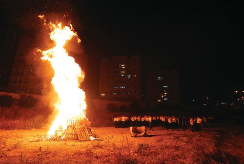 מדורת ל&quot;ג בעומר (צילום: יעקב לדרמן, פלאש 90)