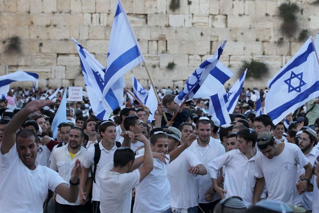 מצעד הדגלים בכותל המערבי, ארכיון. (צילום: נתי שוחט / פלאש 90) מצעד הדגלים בכותל המערבי, ארכיון. (צילום: נתי שוחט / פלאש 90)