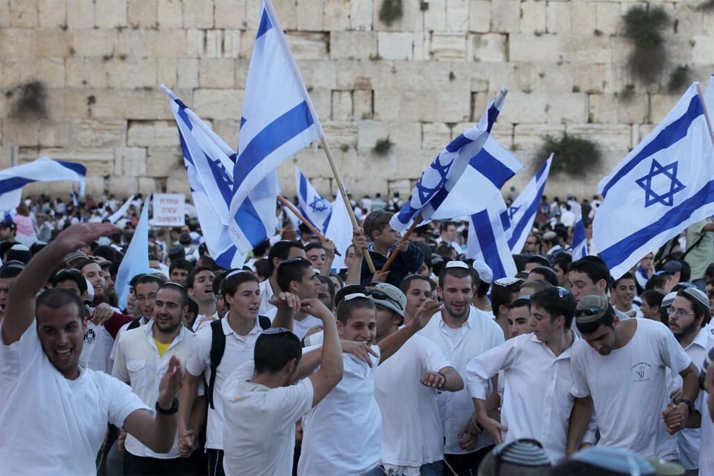 מצעד הדגלים בכותל המערבי, ארכיון. (צילום: נתי שוחט / פלאש 90)