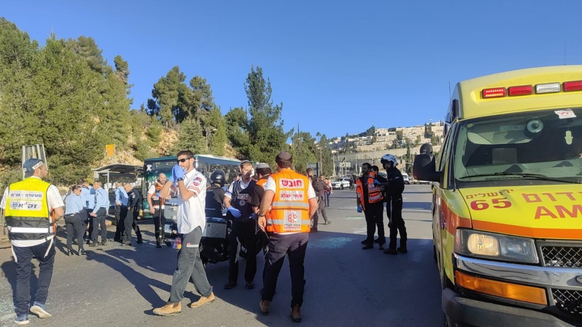מהזירה בצומת רמות - צילום: תיעוד מבצעי איחוד הצלה מהזירה בצומת רמות - צילום: תיעוד מבצעי איחוד הצלה