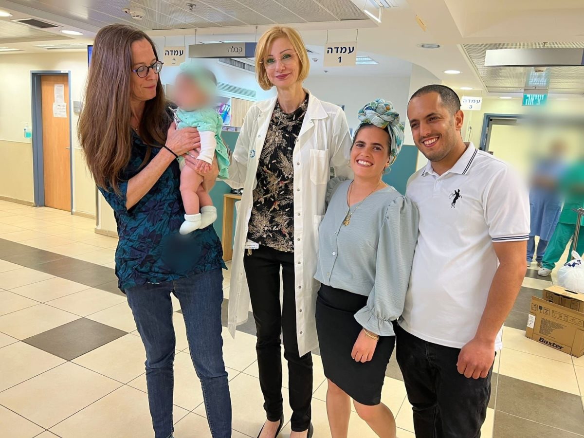 בני הזוג חיים ויפית יפרח ובתם עם פרופ׳ גאונה אלטרסקו וד״ר רויטל ארבל בני הזוג חיים ויפית יפרח ובתם עם פרופ׳ גאונה אלטרסקו וד״ר רויטל ארבל