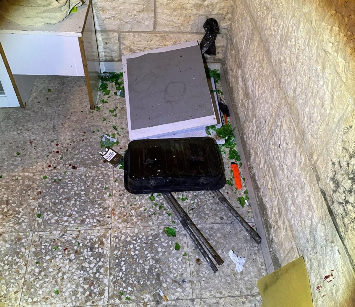 הנזק שגרם הנאשם בבית. צילום: דוברות המשטרה הנזק שגרם הנאשם בבית. צילום: דוברות המשטרה