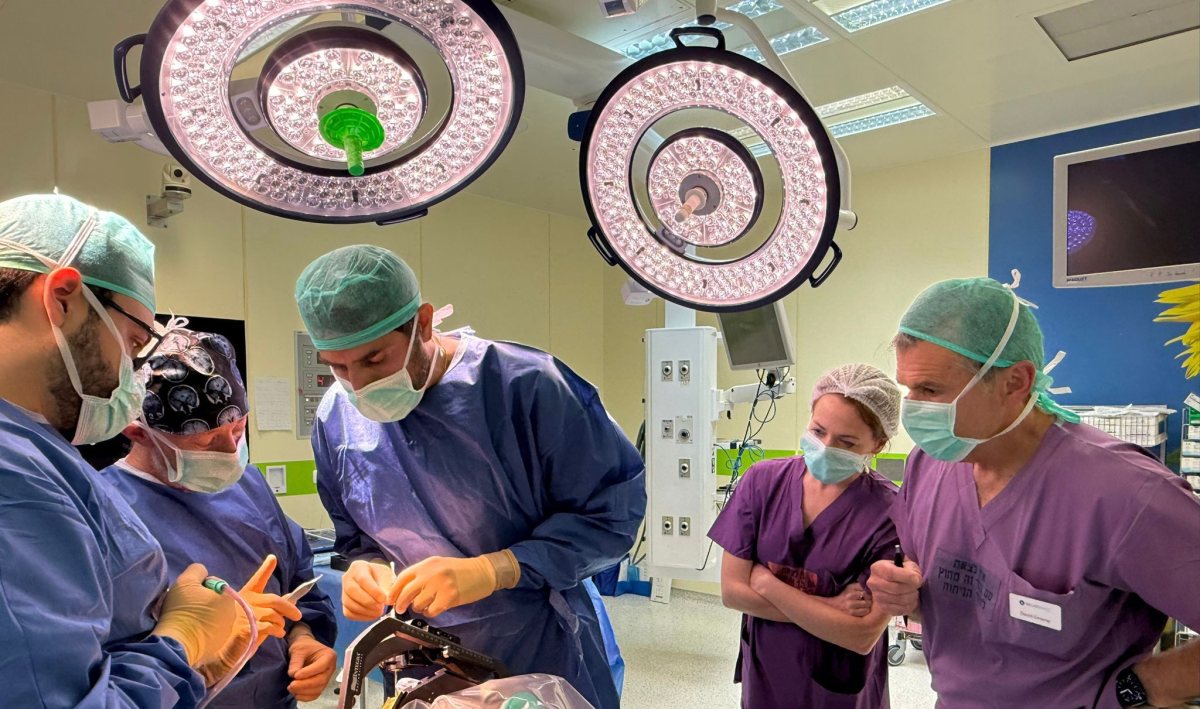 צוות חדר הניתוח. צילום: דוברות הדסה 