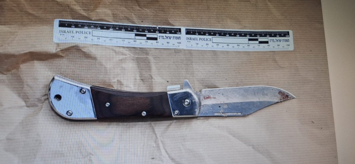 הסכין. צילום: דוברות המשטרה 
