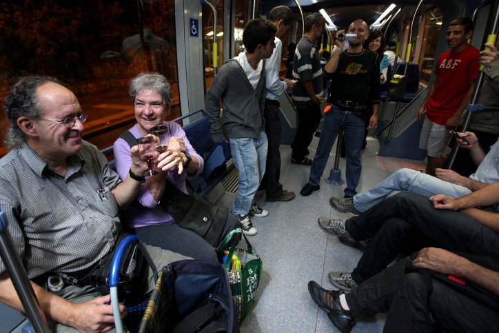 הרכבת הקלה בירושלים, הבוקר.