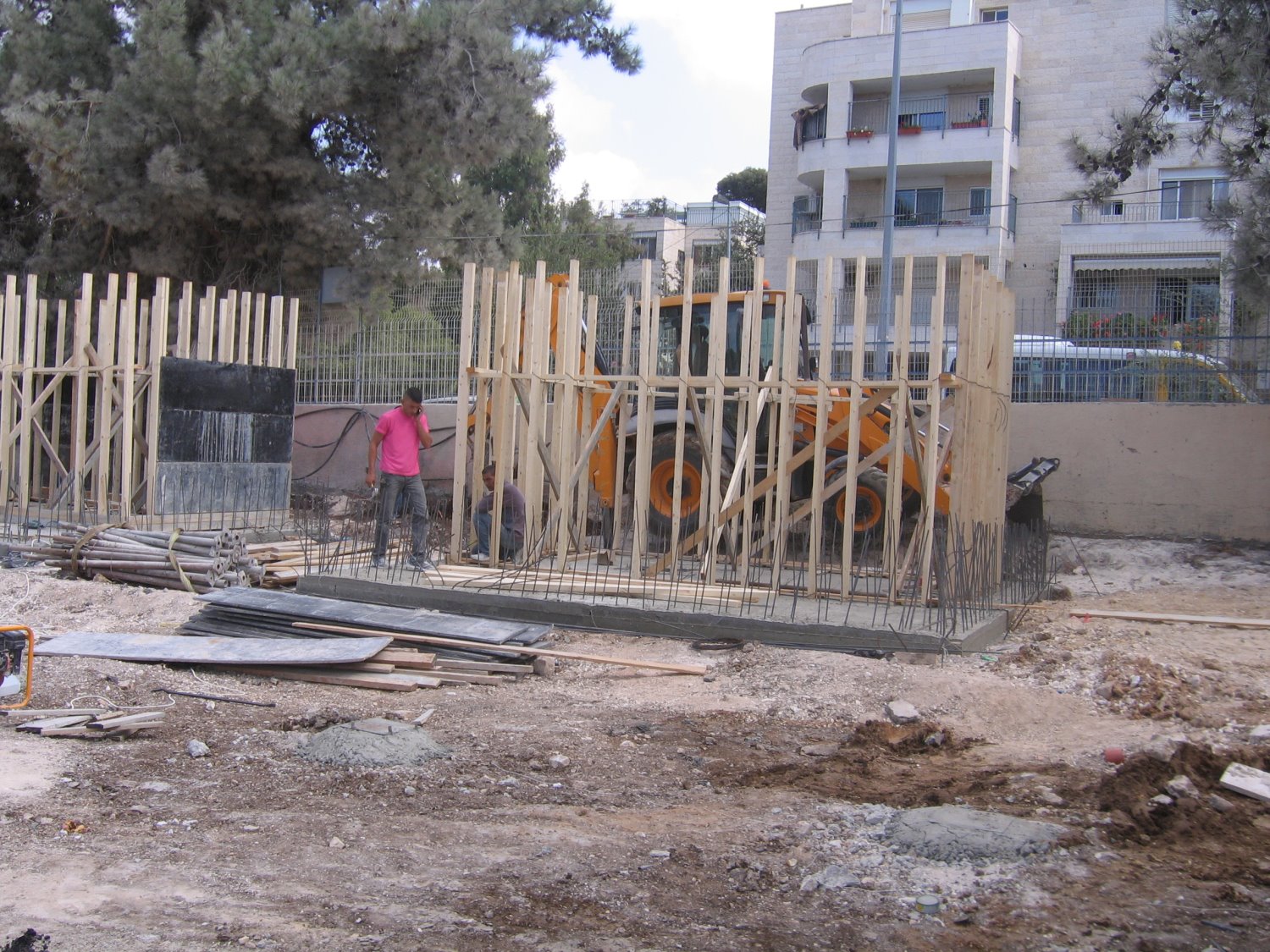 חצר בית ספר גאולים חצר בית ספר גאולים