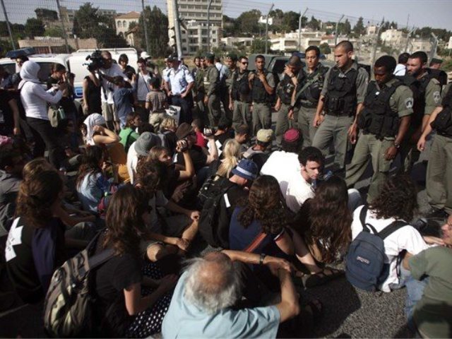 הפגנה השבוע נגד פינוי ערבים מבית בשייח ג'ראח. ארכיוןצילום: Mohamar Awad/Flash 90