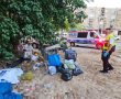 רחוב מצדה: דר רחוב נמצא מוטל מתחת לעץ ללא רוח חיים
