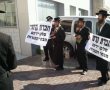 האברכים חוזרים להפגין נגד 'חילול קברים' מול חברת הבניין 'קרסו'