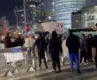תלמידי תיכון אלון למען ג׳׳ בי: ״תשאירו אותו איתנו״