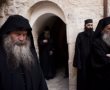 בית המשפט דחה תביעתו של חרדי שירק על כומר - והוכה בתגובה