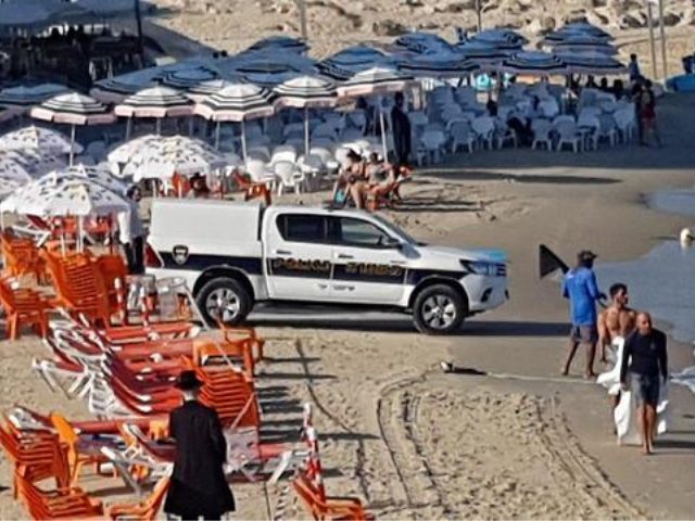חיפושים אחר הצעיר הנעדר בים. צילום: דוברות המשטרה