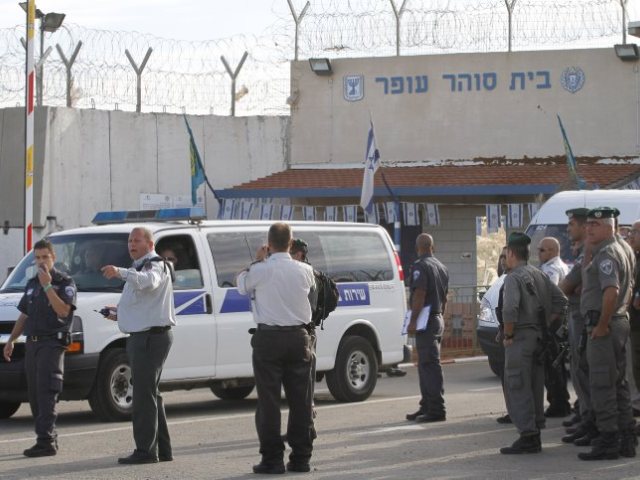 המחבל מוחסיין חאלד ותושבי עיסאוויה החוגגים