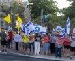 כמדי שבת, רבים הפגינו בצומת הקניותר בקריאה לסיום המלחמה ולהשבת החטופים .