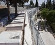 כתובות תג מחיר רוססו בבית הקברות המוסלמי