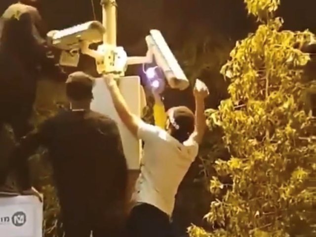 אלמונים משחיתים מצלמות. צילום: רץ ברשת