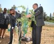 נשיא רואנדה נטע עץ בחורשת האומות