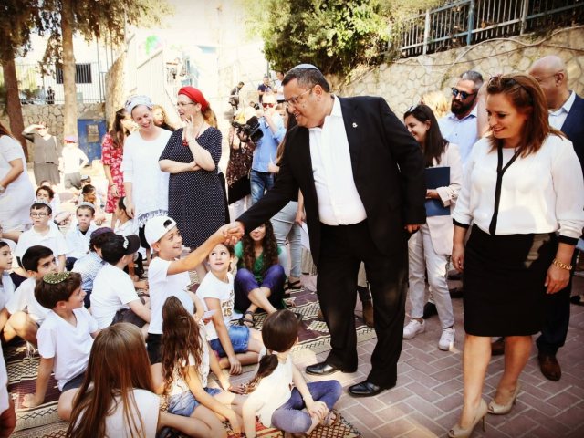 ראש העיר פותח את יום הלימודים הראשון. צילום: ארנון בוסאני