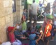 תלמידי והורי בית ספר אפרתה תלפ"ז שבתו הבוקר והעבירו שיעור בדמוקרטיה מול משרד החינוך