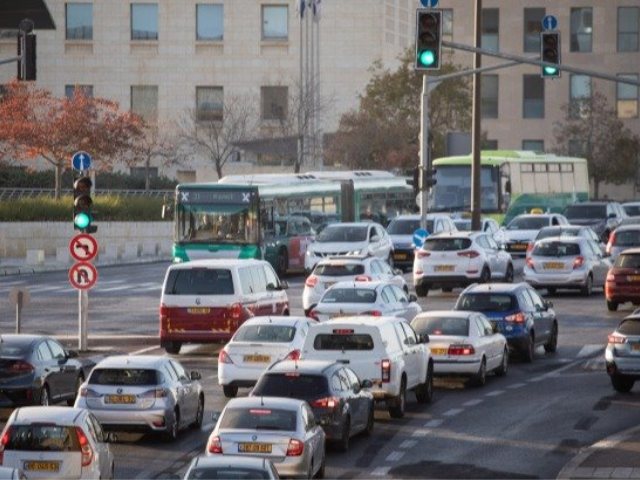 פקקים בעיר. צילום: הדס פרוש, פלאש 90