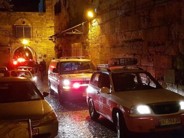 צוות מד"א ברחוב שער האריות, הערב (צילום: מד"א)