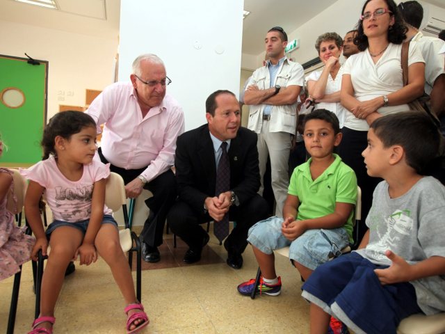 היו"ר ריבלין עם ראש העיר ברקת בב"ס בהר חומה
