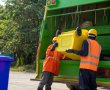 עיכובים בפינוי האשפה בגן יבנה עקב סגר במזרח ירושלים