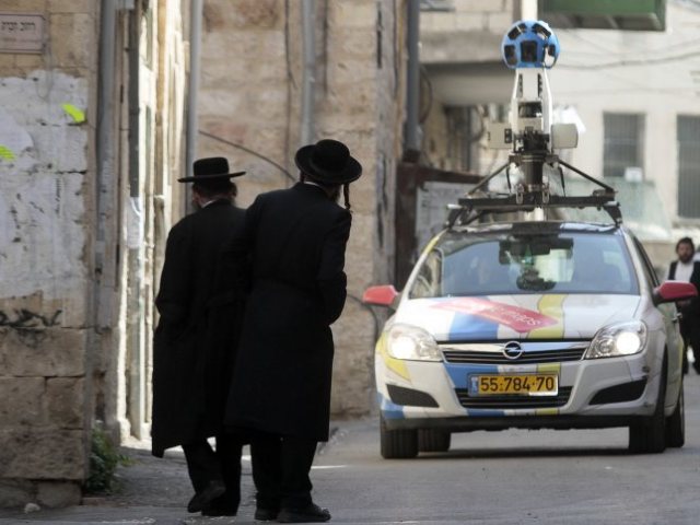 ניידת הצילום המיוחדת ברחובות מאה שערים (פלאש90)