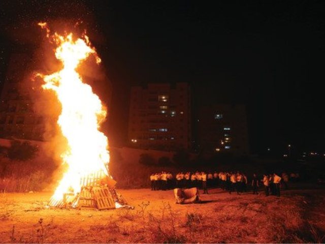 מדורת ל"ג בעומר (צילום: יעקב לדרמן, פלאש 90)