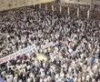 לילות של סליחות: רבבות מתפללים ומבקרים פקדו הלילה את הכותל המערבי