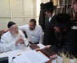  כשהבחורים מפיטסבורג שרו לפני ראש הישיבה את לחנו של הרבי זצ"ל (וידאו)