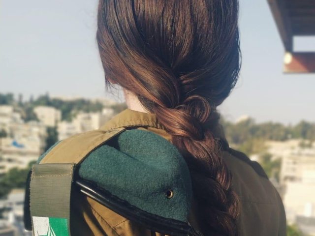 סמל י'- חיילת מצטיינת. צילום: דו"צ