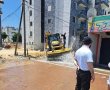 הטרקטוריסט המוכשר: תוך שעה פגע בקו בזק ופוצץ צינור מים ראשי (וידאו)