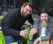 "ביבי, אני בדרך": את הבשורה על הסרת ההגבלות חגג יונתן אוריך עם שליח חב"ד מירושלים