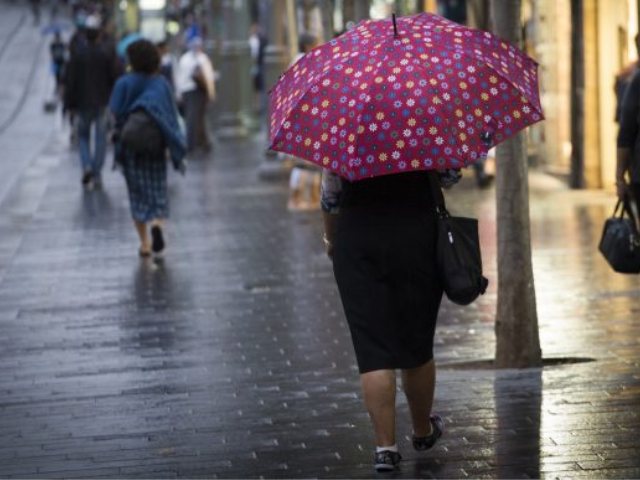 גשם בירושלים (צילום ארכיון: יונתן זינדל / פלאש 90).