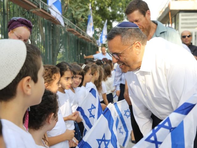 ראש  העיר ירושלים, משה ליאון בפתיחת שנה בממ"ד מקור חיים. צילום: דוברות העירייה