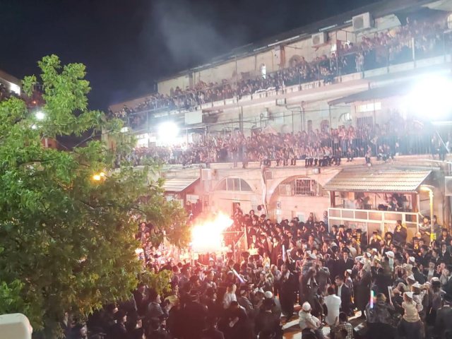 מדורות שהודלקו בשכונת מאה שערים בירושלים