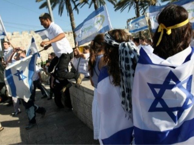 ריקוד הדגלים ביום ירושלים. צילום: קובי גדעון, פלאש 90