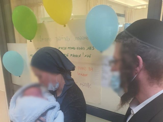 בידיים מלאות. לאחר 4 חודשים עוזבת ליבא שרייבר את בית החולים עם התינוק בידיה בדרכם הביתה. צילום: שע״צ