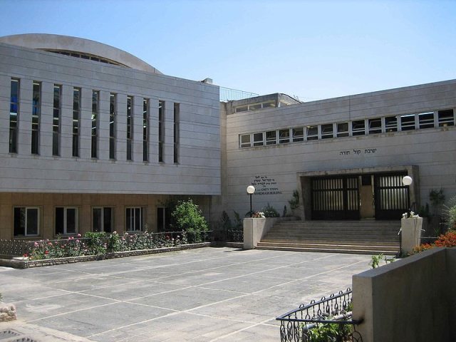 ישיבת "קול תורה" בשכונת בית וגן בעיר