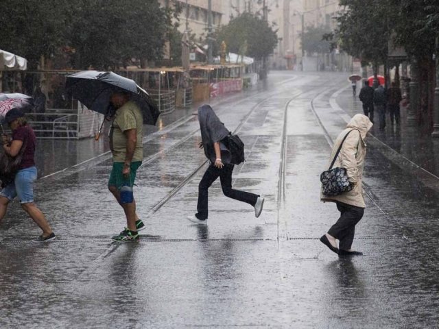 גשם בירושלים (צילום: יונתן זינדל/ פלאש 90)